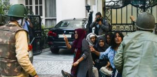 Finger-wagging Muslim women become Indian protest symbols