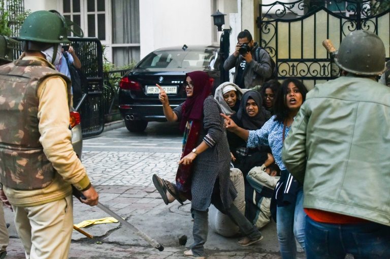 Finger-wagging Muslim women become Indian protest symbols