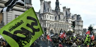 French government, unions exchange barbs in strike deadlock