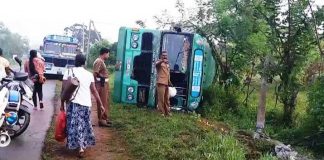 Eight injured as bus topples in Vavuniya