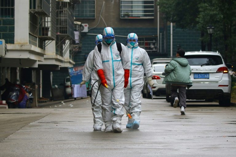 China extends holiday to buy time as virus keeps spreading