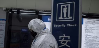 China extends holiday to buy time as virus keeps spreading
