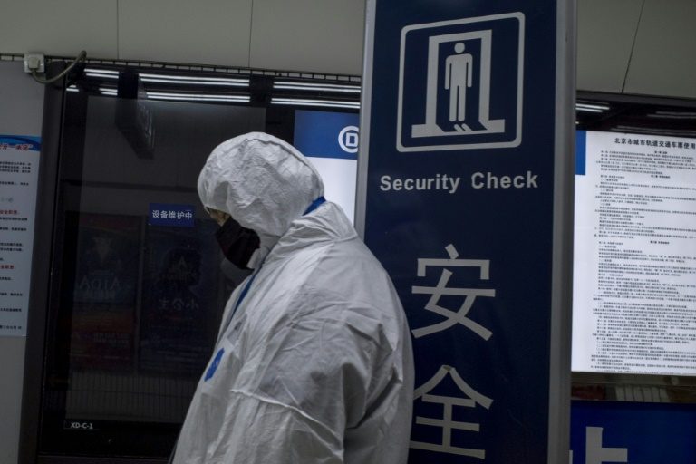 China extends holiday to buy time as virus keeps spreading