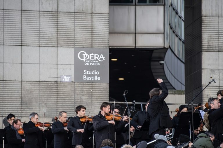Protest songs: Paris Opera musicians chime in with strike concert