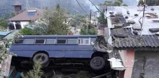 Six officers hospitalized in prison bus accident