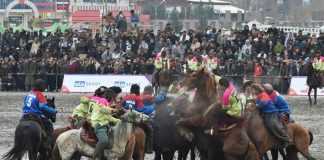 Afghanistan’s first buzkashi league gets roaring reception