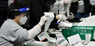 S.Korea ruling party wins parliamentary majority