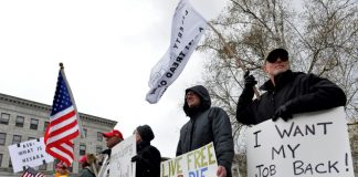 Hundreds protest against US virus rules
