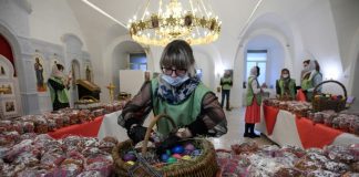 Virus fears keep Orthodox Easter worshippers at home