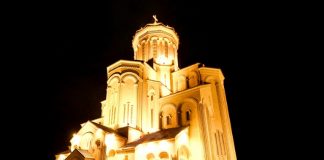 Europe plans slow reopening, New York passes peak in virus battle