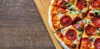 Man makes money buying his own pizza on DoorDash app