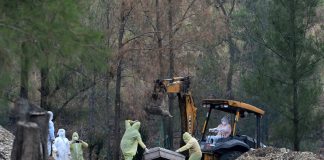 Trump threatens to cut China ties as virus toll tops 300,000