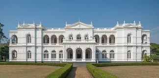 Museums and archaeological sites to reopen for local tourists