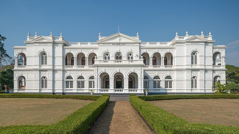 Museums and archaeological sites to reopen for local tourists