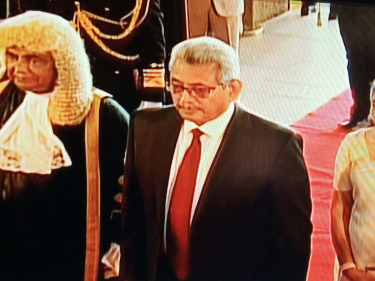 President arrives at Parliament for ceremonial sitting