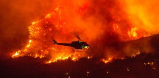 Helicopters rescue hundreds trapped by California wildfire