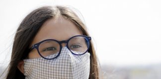 Can wearing glasses help protect against COVID-19 ?