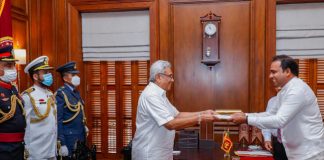 Viyalanderan takes oaths as State Minister