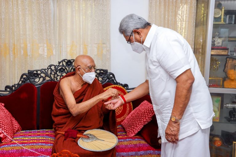 President calls on new Chief Prelate of Ramanna Nikaya (Photos)