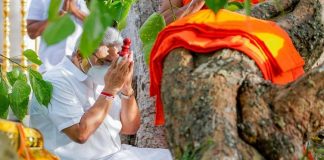 President visits Jaya Sri Maha Bodhi in Anuradhapura