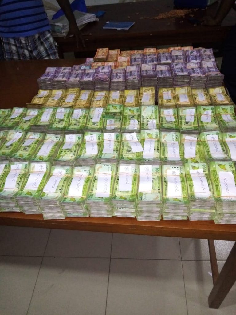 Three arrested with heroin and Rs. 59mn in cash in Kaduwela