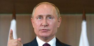 Ambassador Prof. M.D. Lamawansa presents credentials to President of the Russian Federation Vladimir Putin at the Kremlin