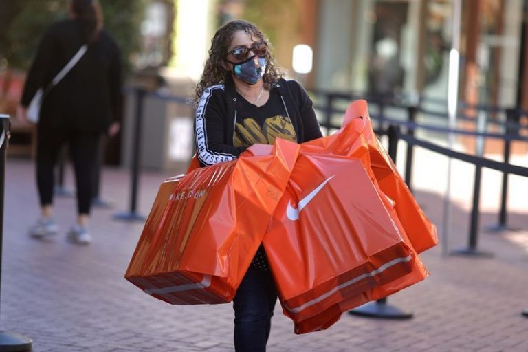 U.S. holiday retail sales rise 3% as online shopping booms- Mastercard report