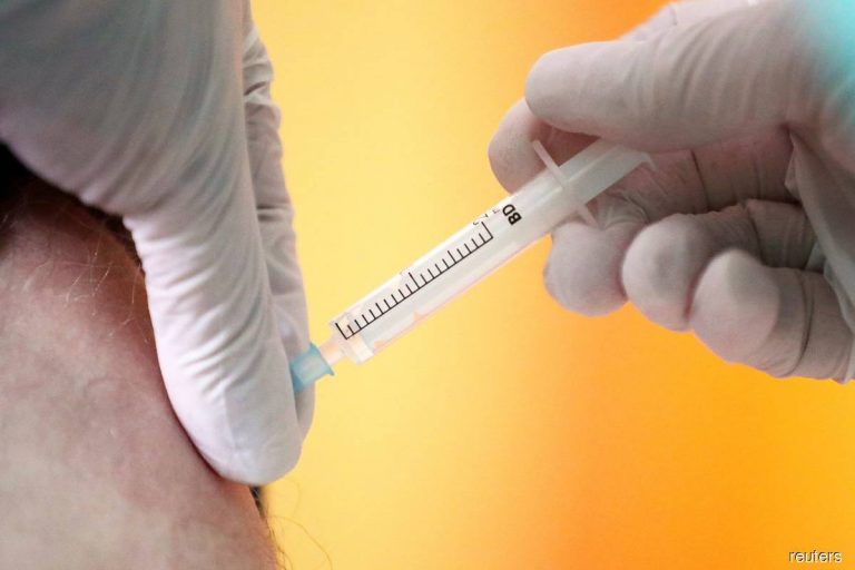 Vaccinated US nurse contracts COVID-19