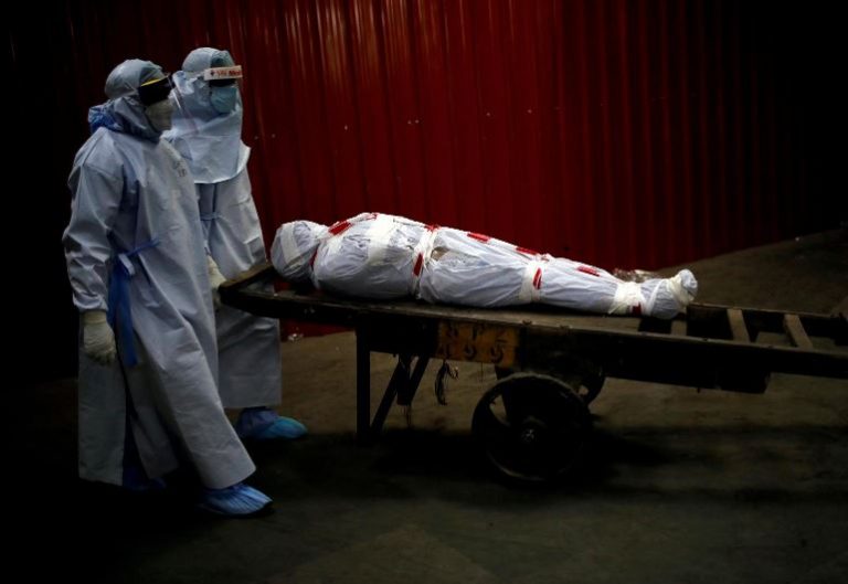 Global COVID-19 death toll tops 2 million