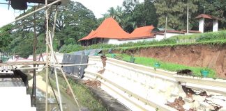 Wall at Dalada Maligawa collapses