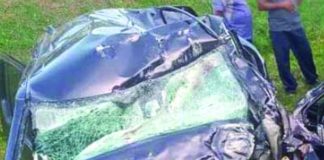 3 men dead after vehicle hits parapet wall