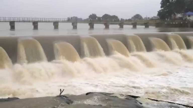 As the spill games opened in Nachchiyadoowa tank in Anuradhapura : people are requested to be alert at downstream in Malwathuoya