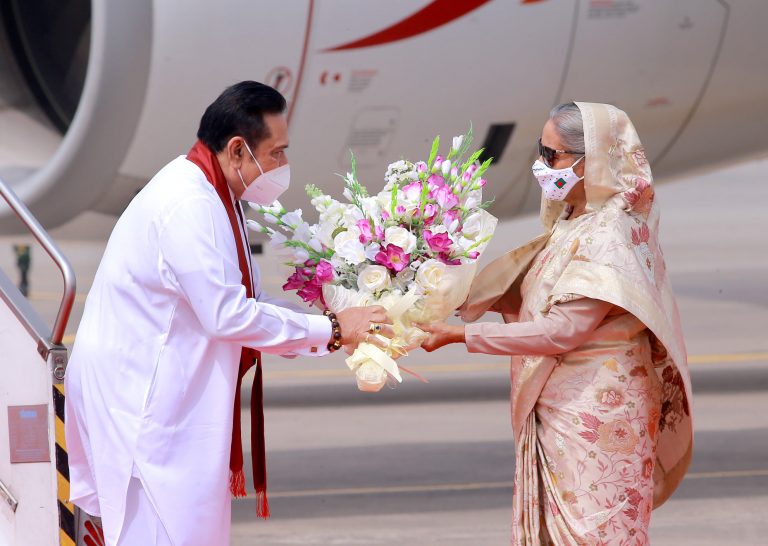 The Prime Minister of Bangladesh welcomes the Prime Minister of Sri Lankan with a great heart (Photos)