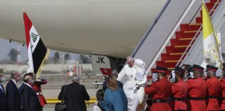 Pope Francis on Iraq visit calls for end to extremism and violence