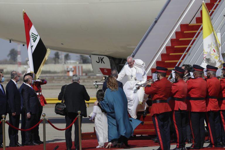 Pope Francis on Iraq visit calls for end to extremism and violence