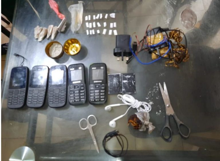 05 mobile phones discovered from Colombo Remand Prison