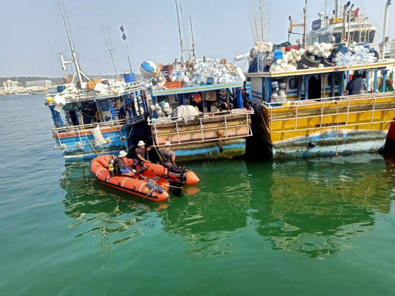 Indian Coast Guard seizes Sri Lankan boats with heroin (Photos)