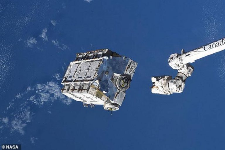 ISS releases 2.9-TON pallet of batteries into orbit (Photos)