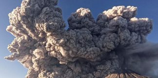 Mount Sinabung erupts in Indonesia (Photos)