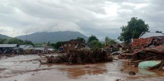 Indonesia death toll reaches 55 from floods, 40 missing