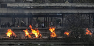 Crematoriums in the Indian capital Delhi have been forced to build makeshift funeral pyres