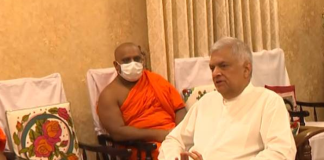 President calls on Malwatu and Asgiri Maha Nayake Theros